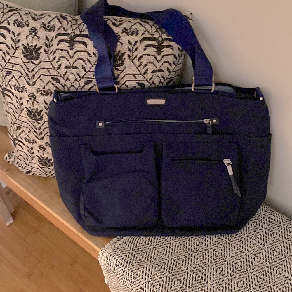 Navy Baggellini.  Used once